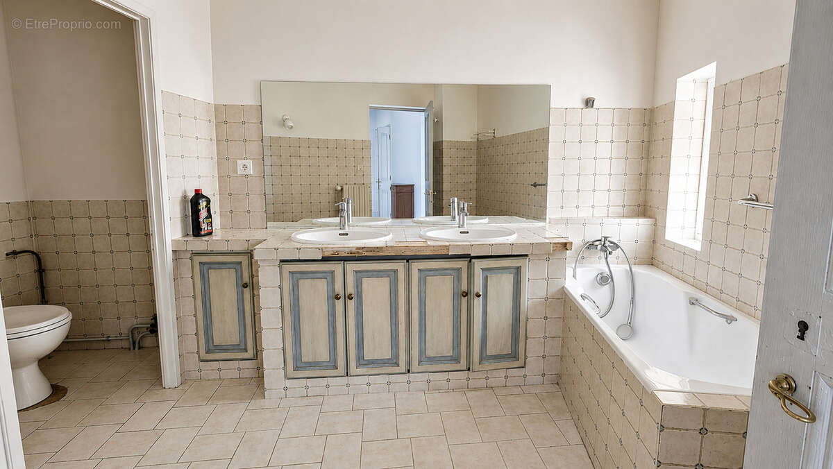 Appartement à PERNES-LES-FONTAINES