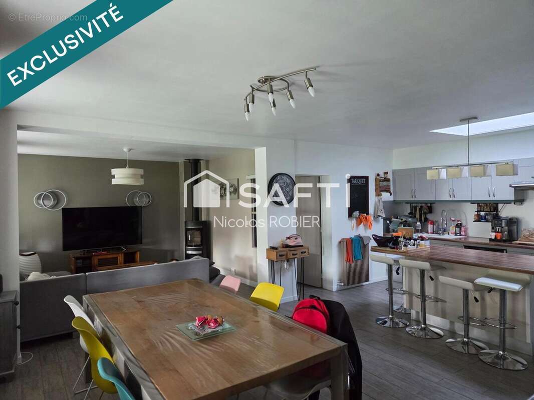 Photo 2 - Maison à SAINT-SYMPHORIEN