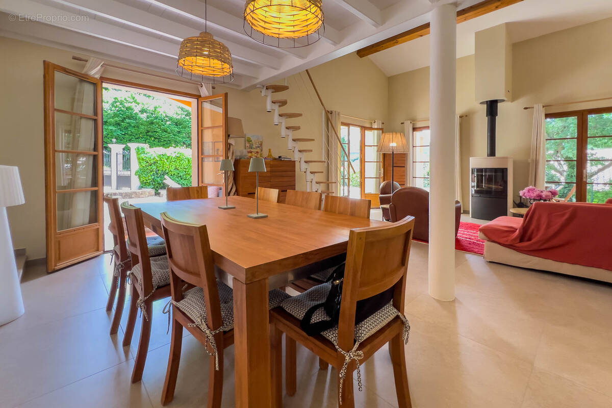 Maison à COLLOBRIERES