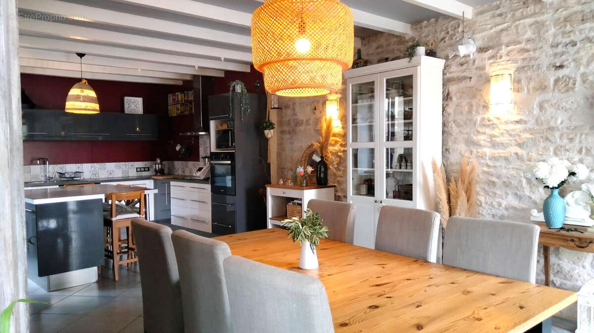 CUISINE/SAM - Maison à COULGENS