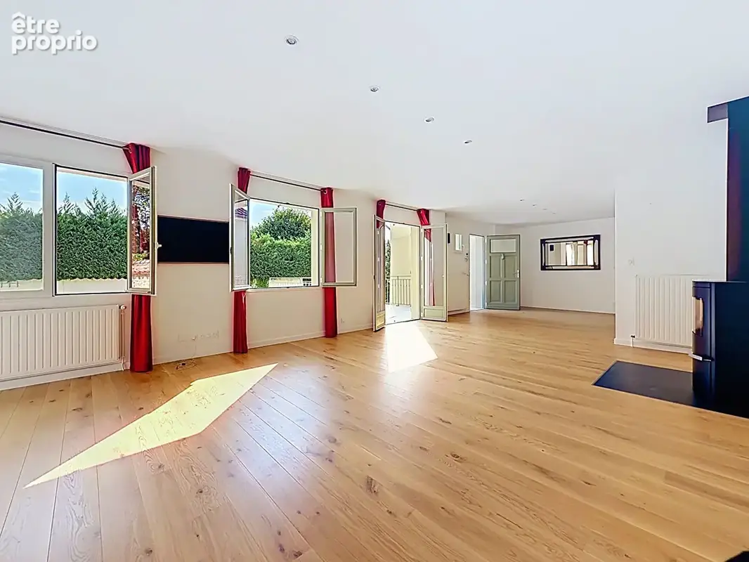 Dardilly, coup de coeur alliant charme de l'ancien, rénovation de qualité et piscine - photo 3