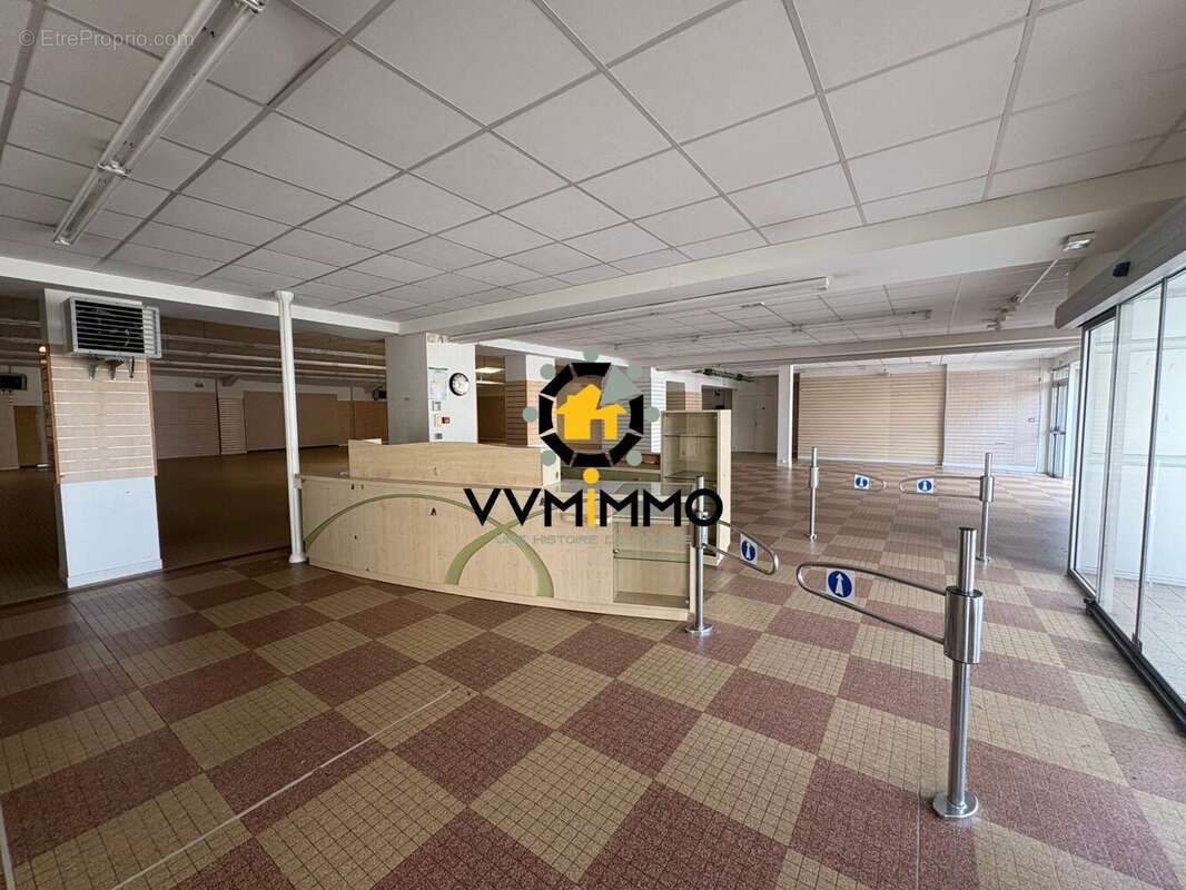 Commerce 565 m² à Carquefou  - photo 4