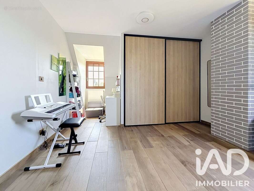 Maison 134 m² à Saint-Nicolas-De-La-Taille  - photo 9