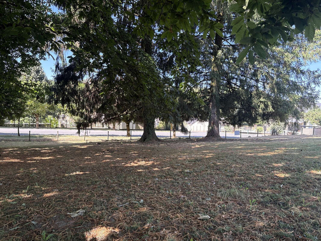 Pompadour centre, quartier calme - photo 6
