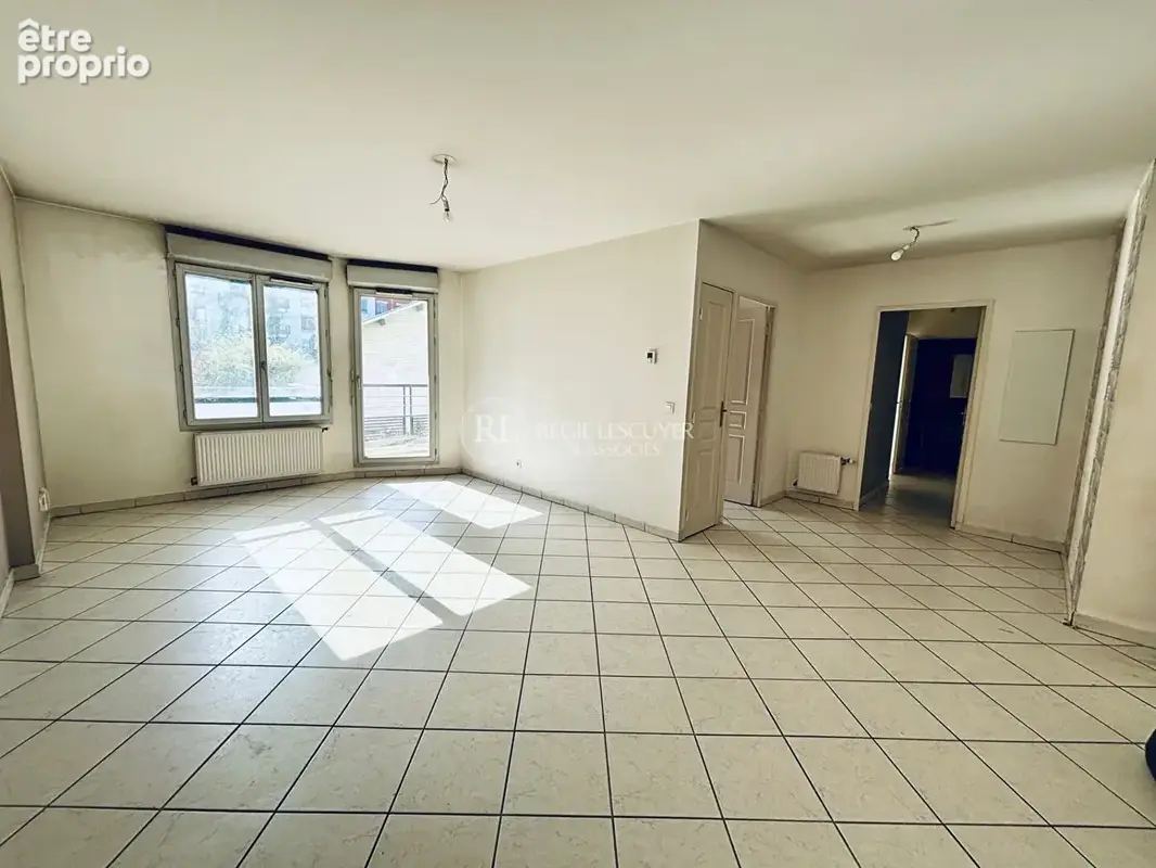 Métro Valmy   T3 avec balcon à 2 min du métro et garage en option - photo 2