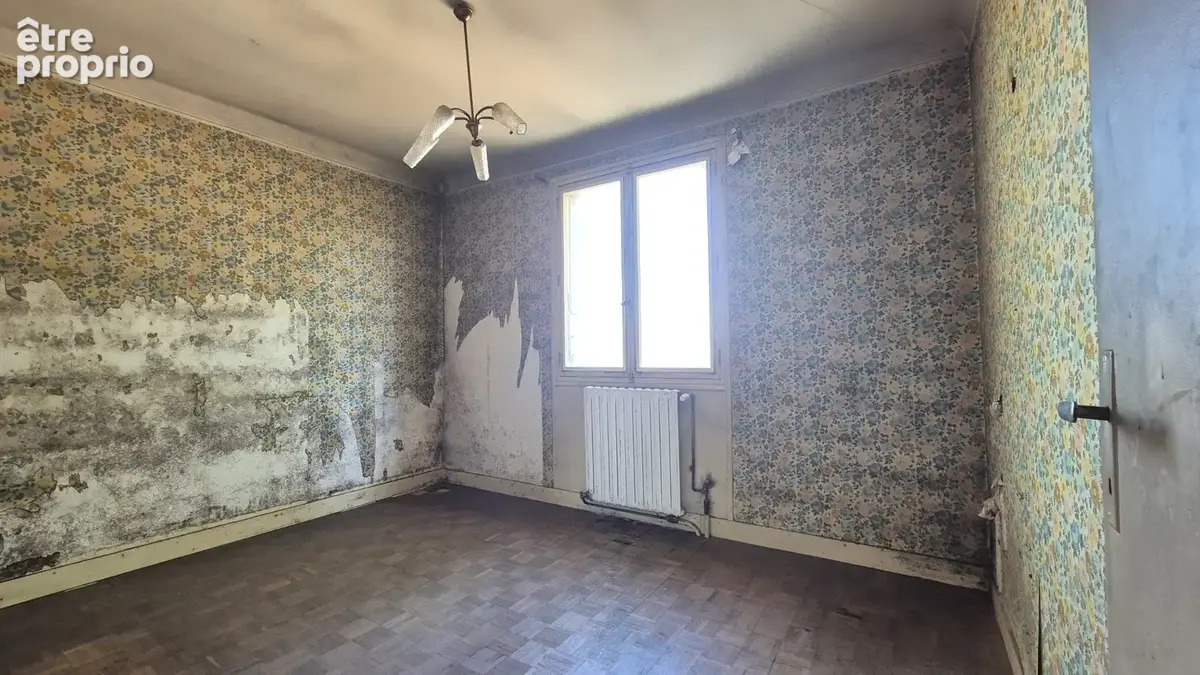 Bû - Maison à rénover avec fort potentiel sur terrain arboré d’environ 1 400 m2 - photo 8