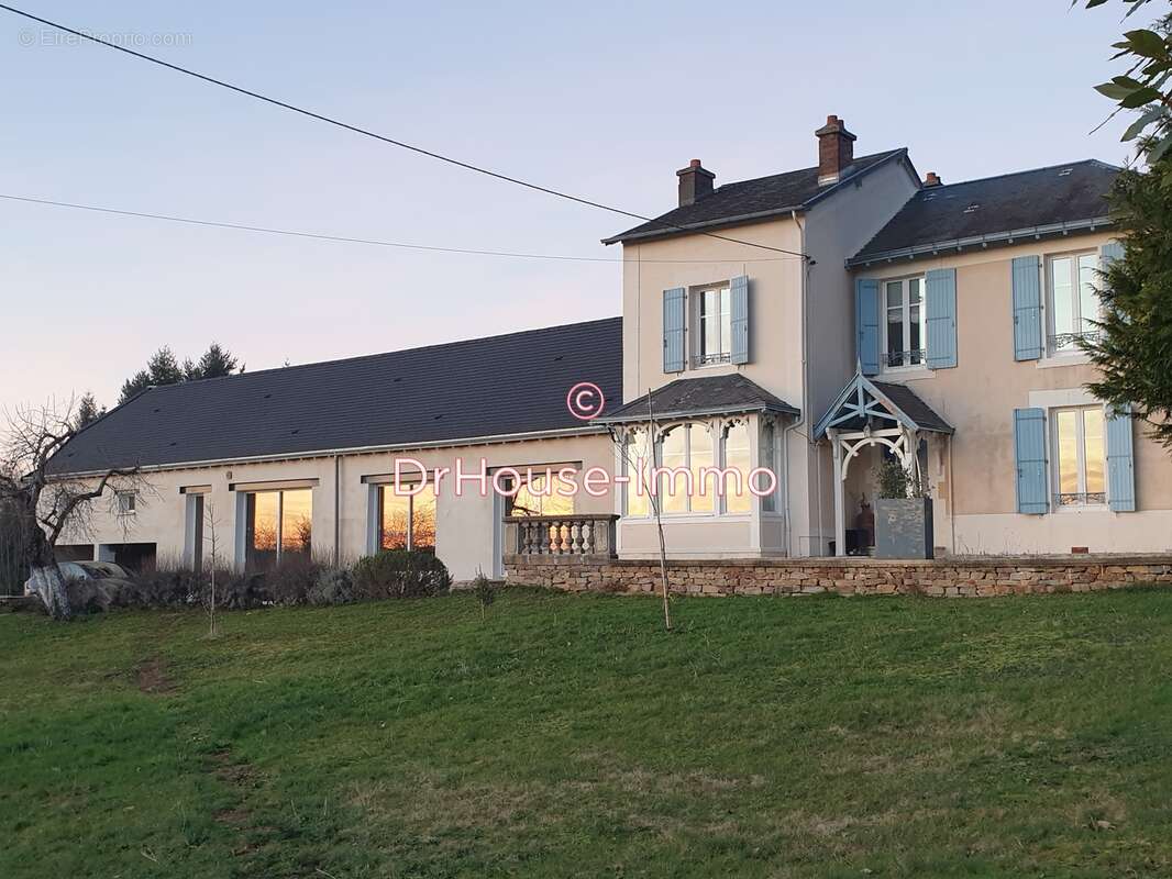 Maison à SAINT-YRIEIX-LA-PERCHE