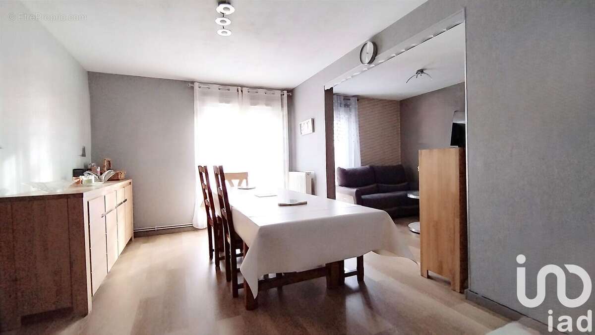 Photo 6 - Appartement à SAINT-PRIEST-EN-JAREZ