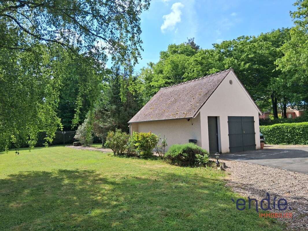 Maison à SAINT-BONNET-TRONCAIS