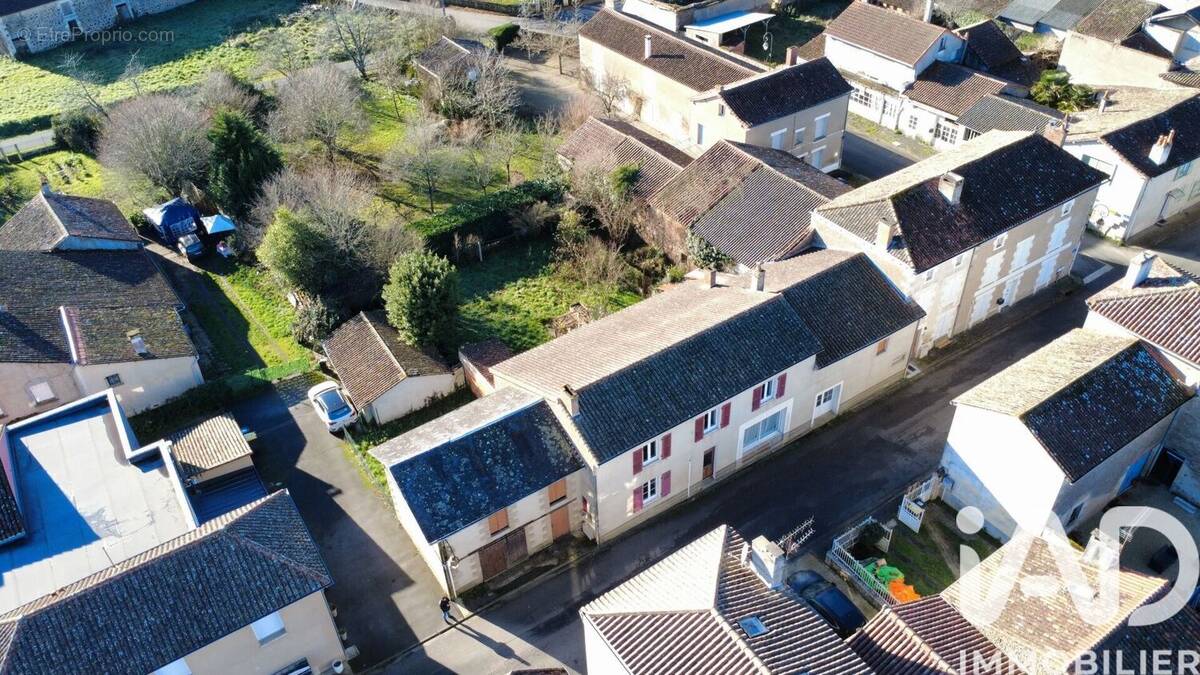 Photo 1 - Maison à MILLAC