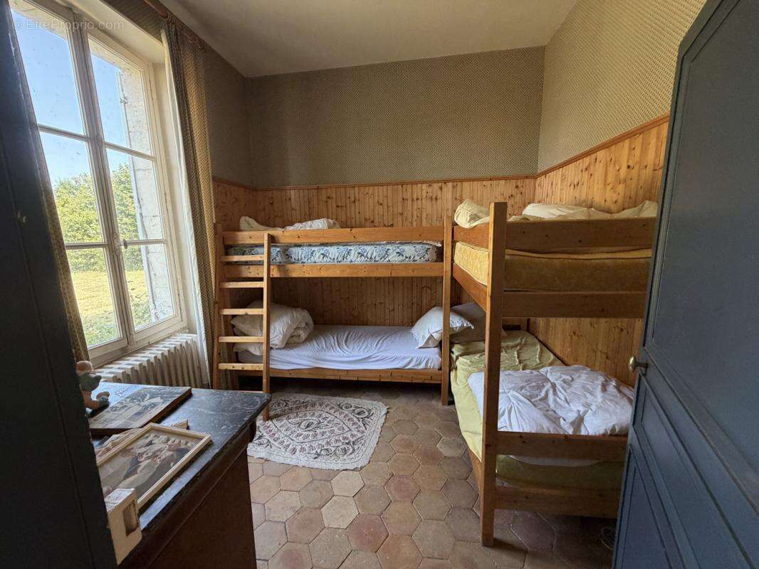A moins de 2 heures de Paris, Ancien Presbytère de Coulonges-les-Sablons – Propriété de caractère sur un parc de 7 500 m² - photo 10