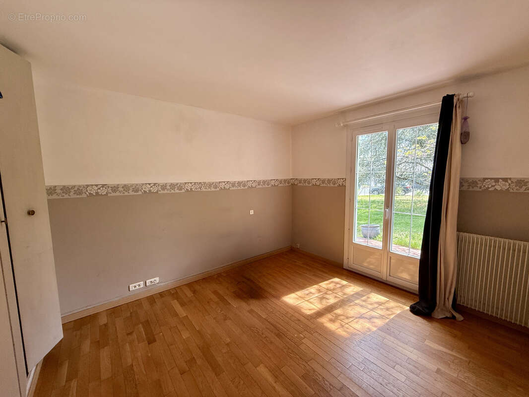 Sublime propriété T 7 avec 2 garages sur un terrain de 1480 m2 - photo 6