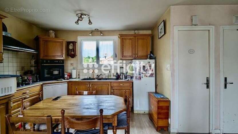 Maison à LA MONNERIE-LE-MONTEL