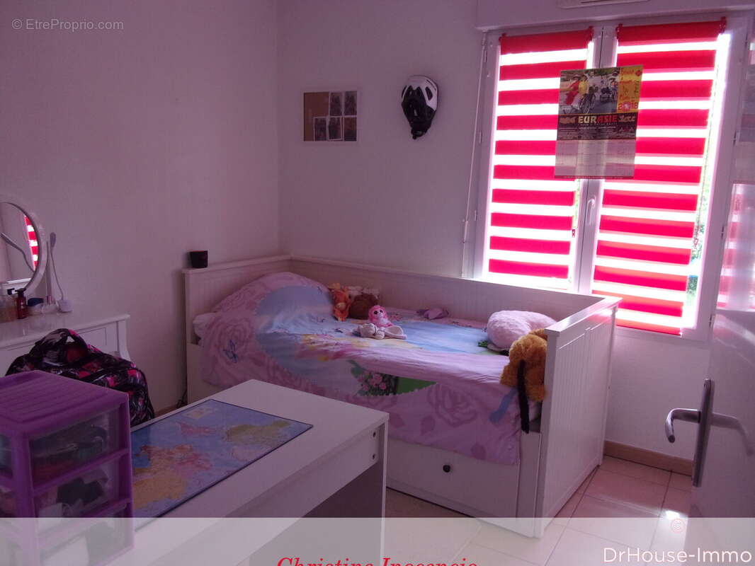 Maison 84 m² à Saint-Yzan-De-Soudiac  - photo 9