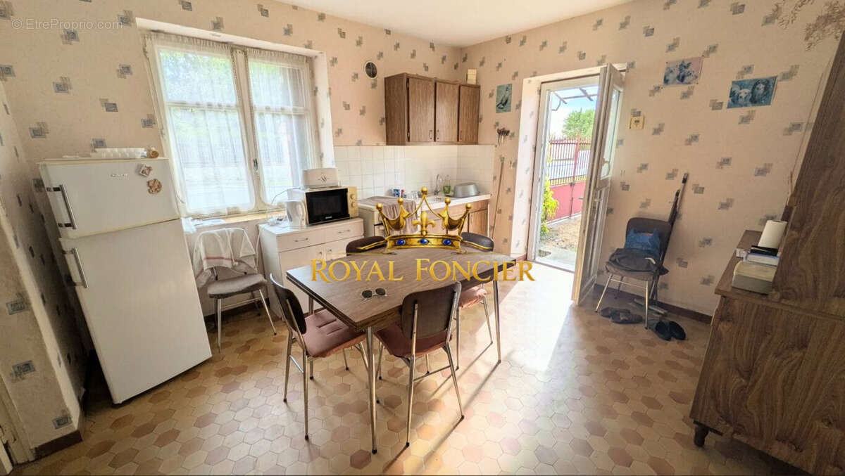 Maison 104 m² à Noyant-De-Touraine  - photo 3