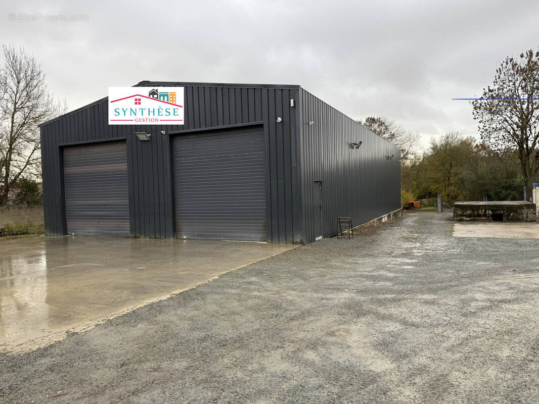 Commerce à SAINT-GEORGES-DES-COTEAUX