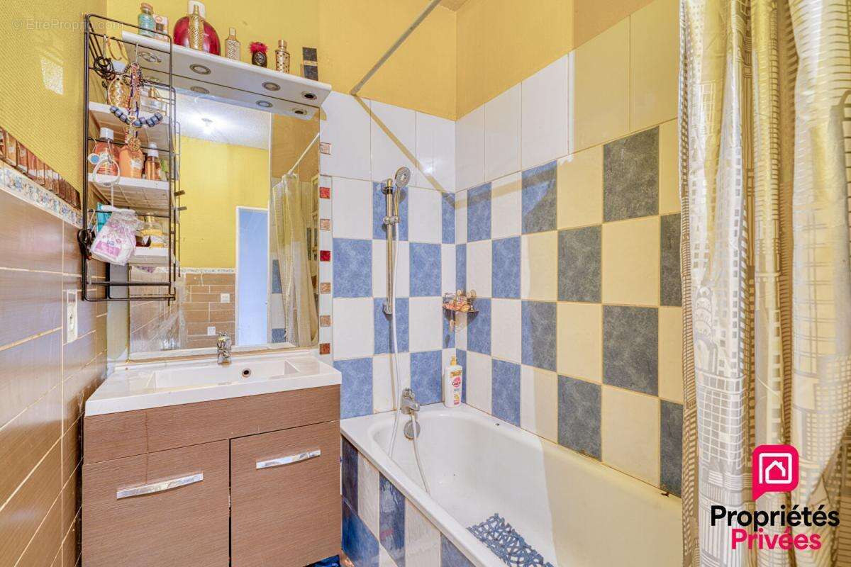 T4 traversant, lumineux avec balcon - Garage fermé possible - photo 6