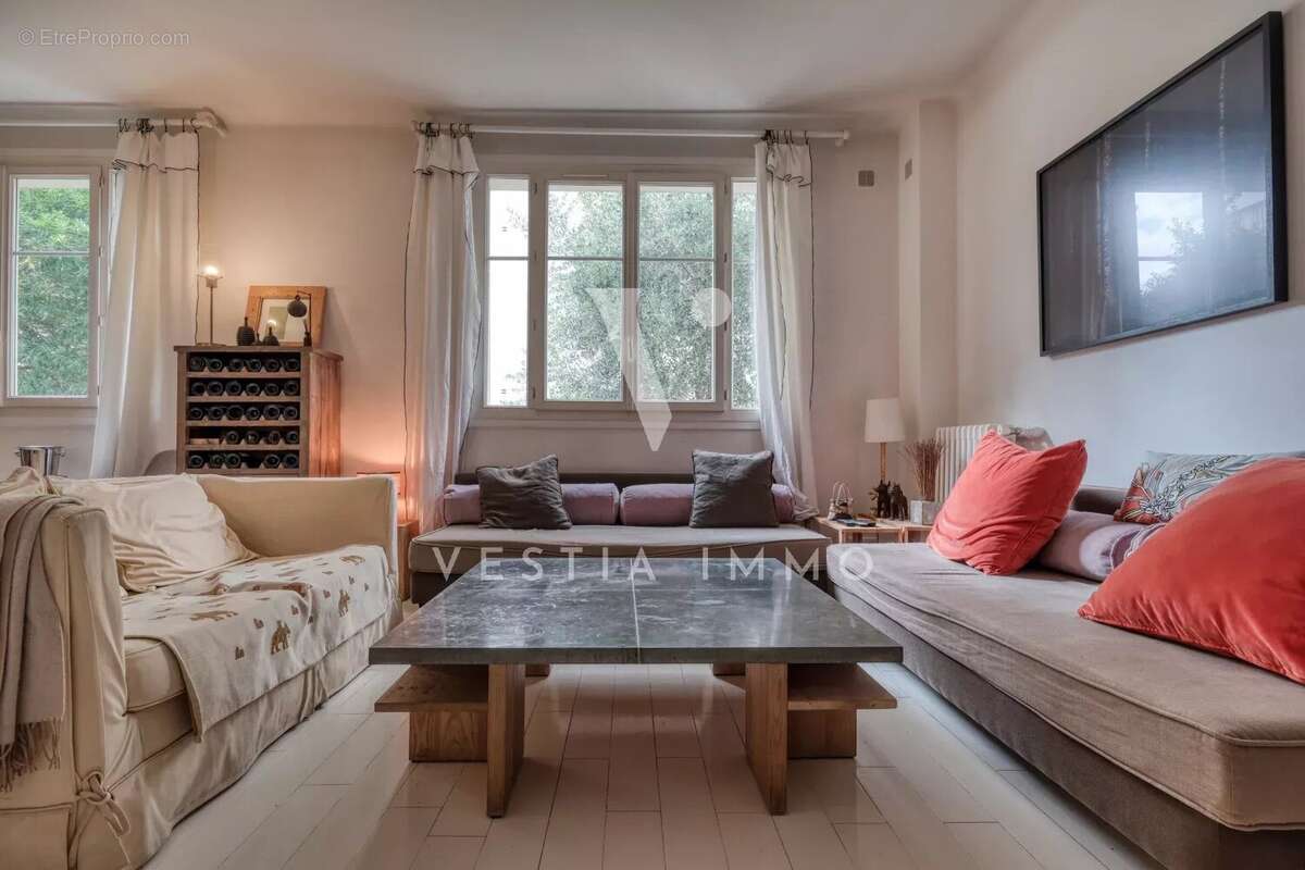 Appartement à LA GARENNE-COLOMBES