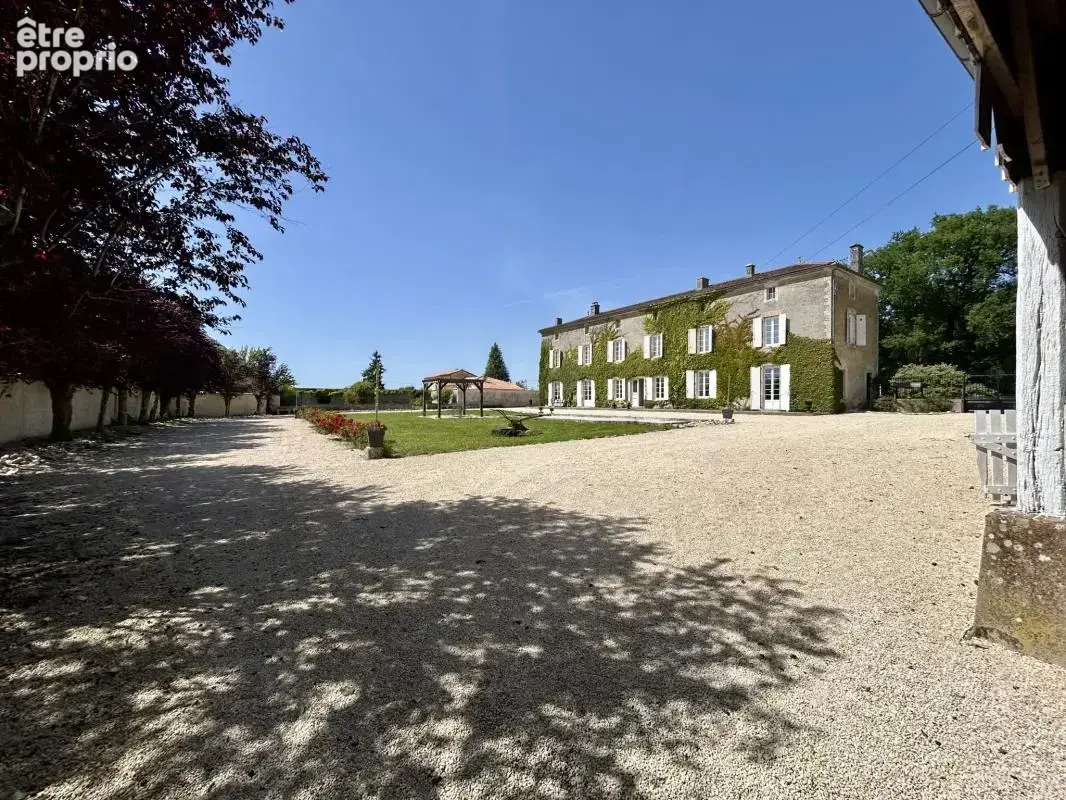 Château du XVIIIe siècle restauré avec soin, avec piscine ch - photo 23