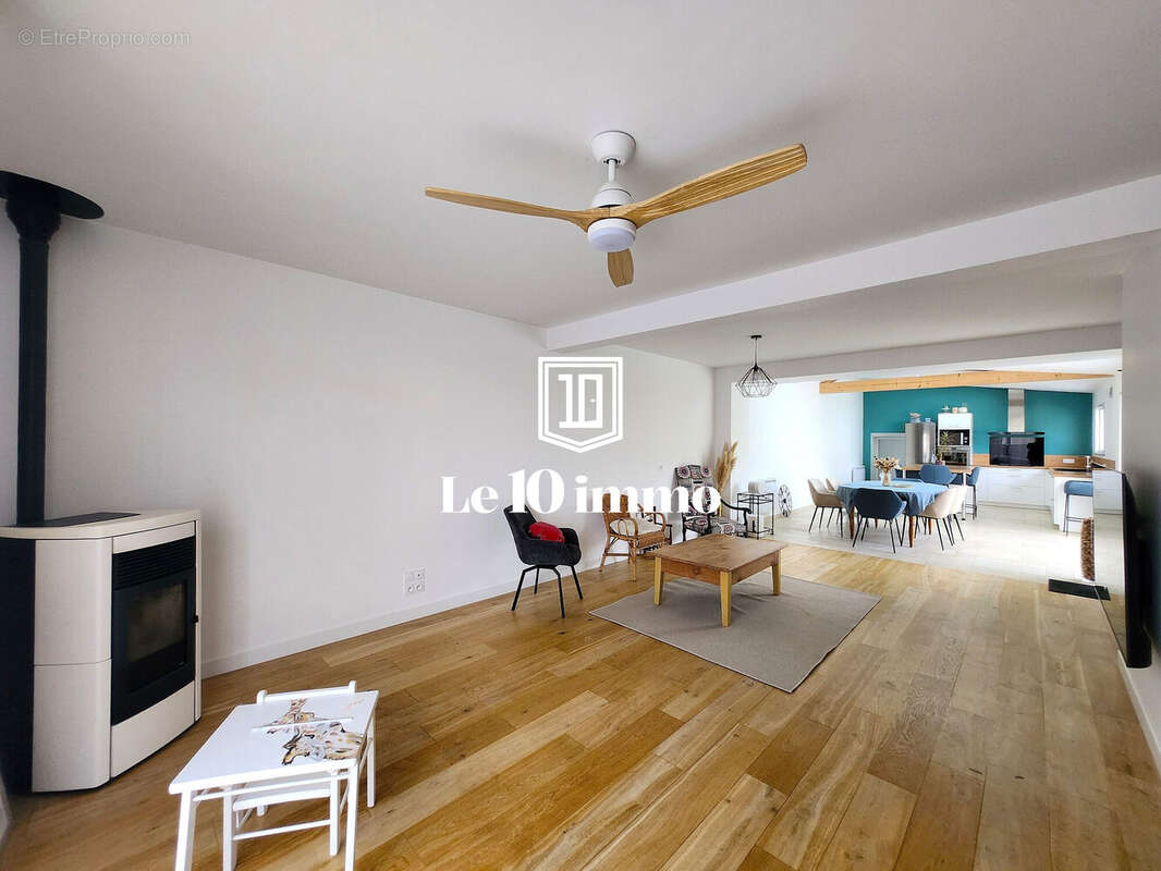 Pièce de vie - Maison à LE LOROUX-BOTTEREAU