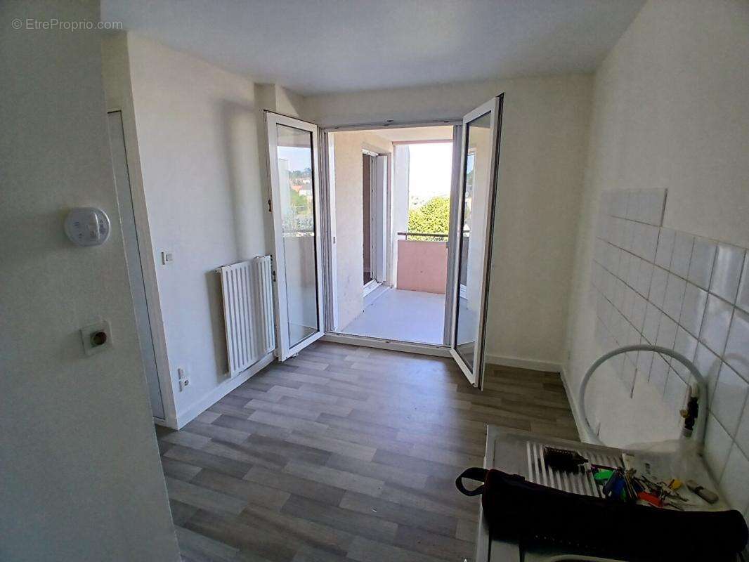 Appartement hyper-centre de Laval T3 avec balcon - photo 3