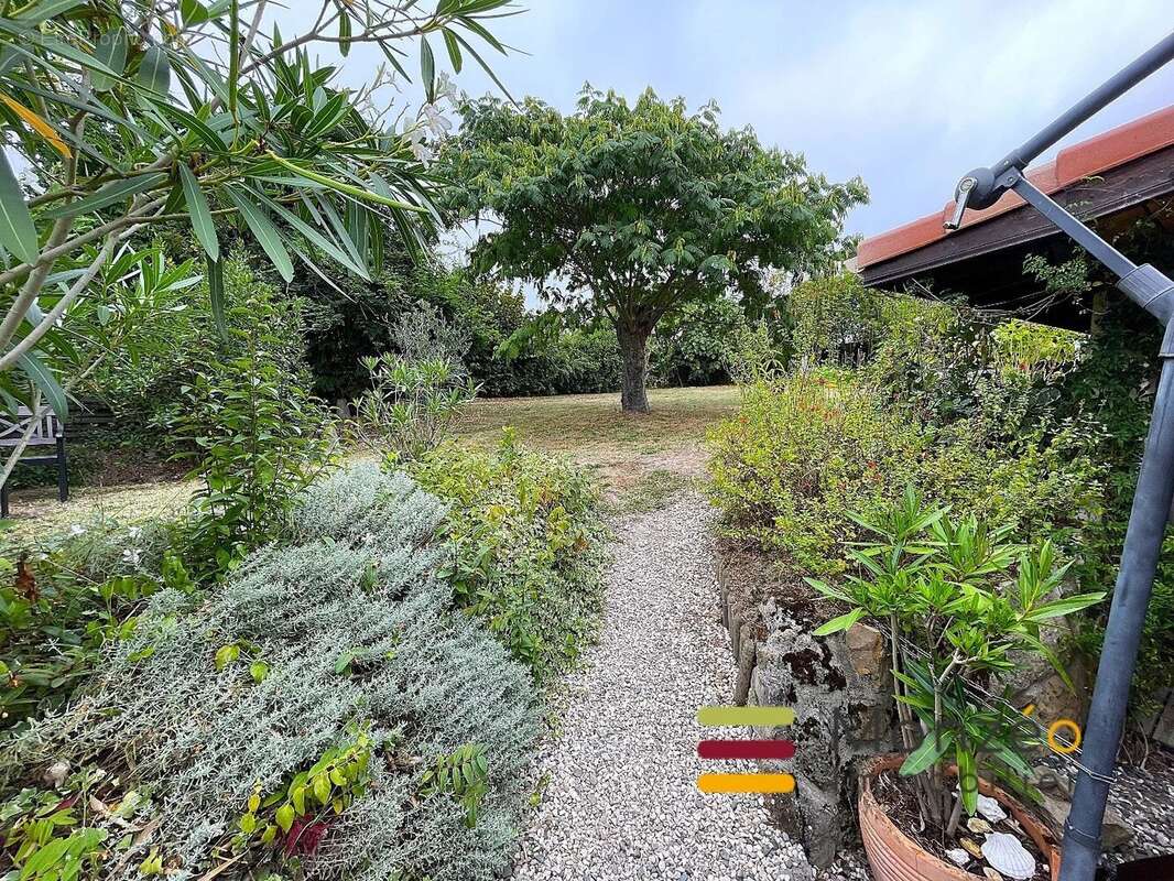 Ensemble de 2 Maisons, jardin et piscine intérieure - photo 18