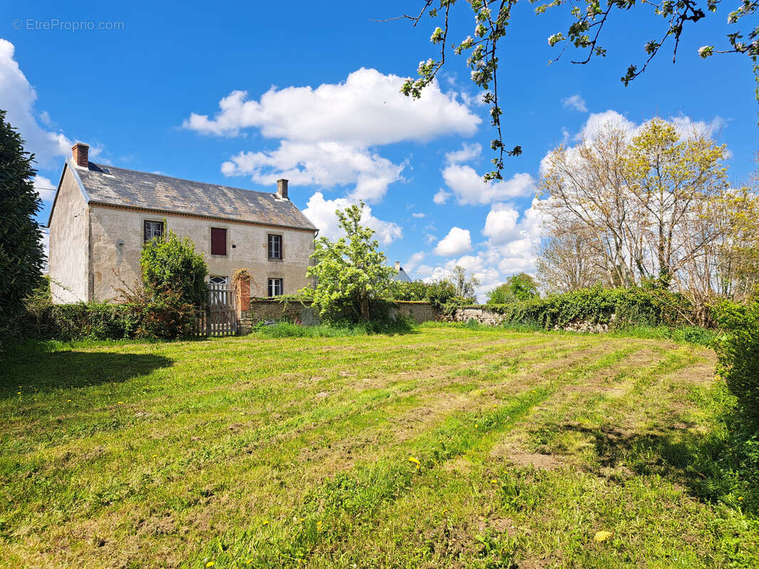 Maison à SAINT-PRIEST-DES-CHAMPS