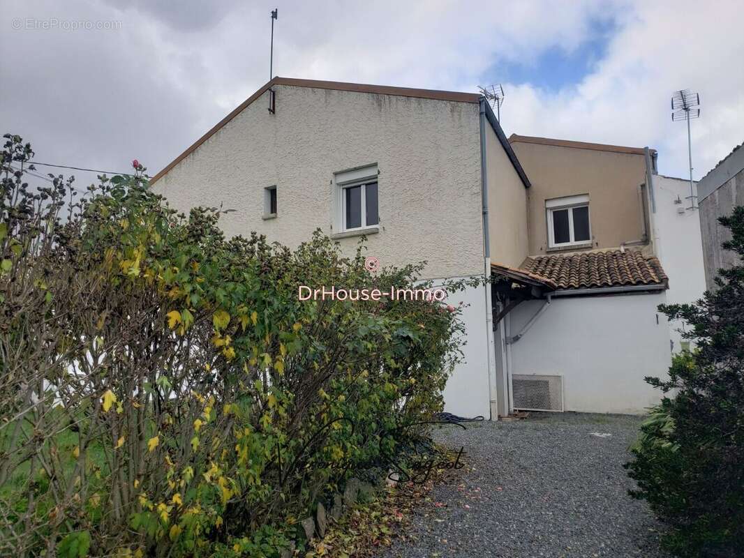 Maison à PUY-DE-SERRE