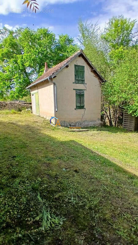 Terrain à CHARENTON-DU-CHER