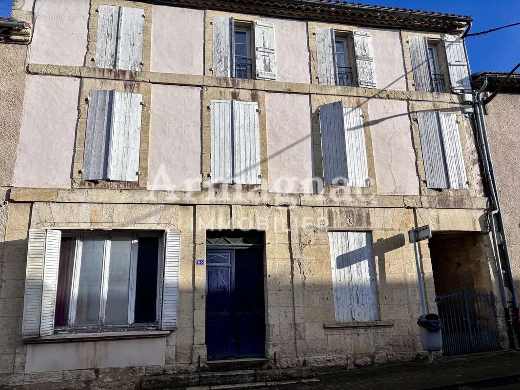 Maison à VIC-FEZENSAC