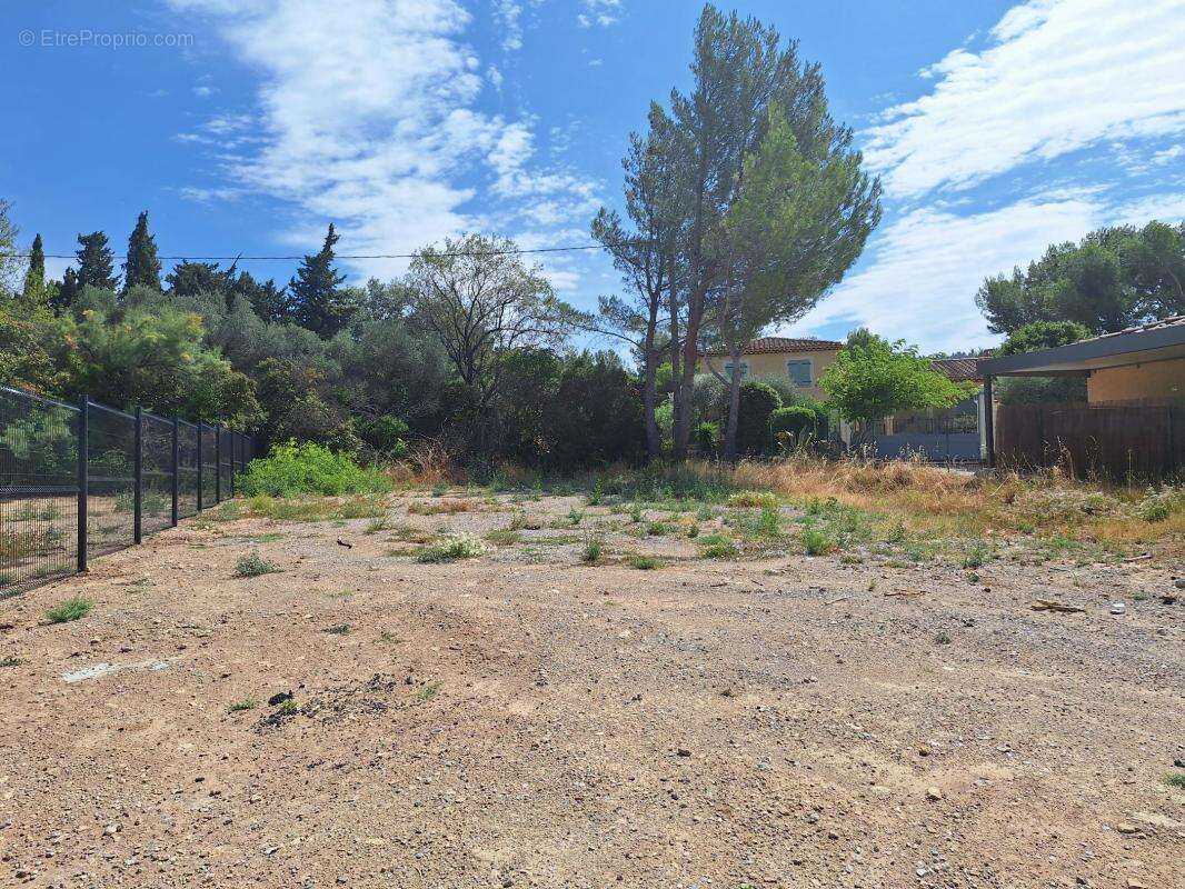 Terrain à EYGUIERES