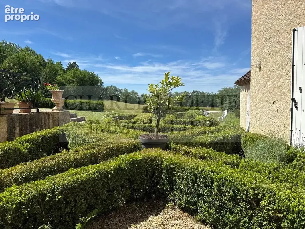 Propriété de caractère avec manoir, maison d’amis, piscine intérieure et 9,8 hectares de terrain, proche Puy-l’Evêque. - photo 32