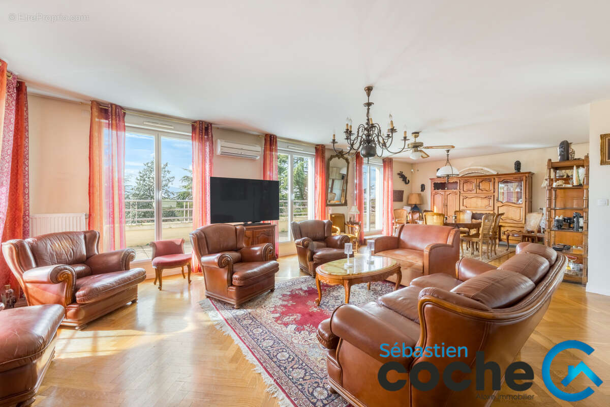 Appartement à CHARBONNIERES-LES-BAINS