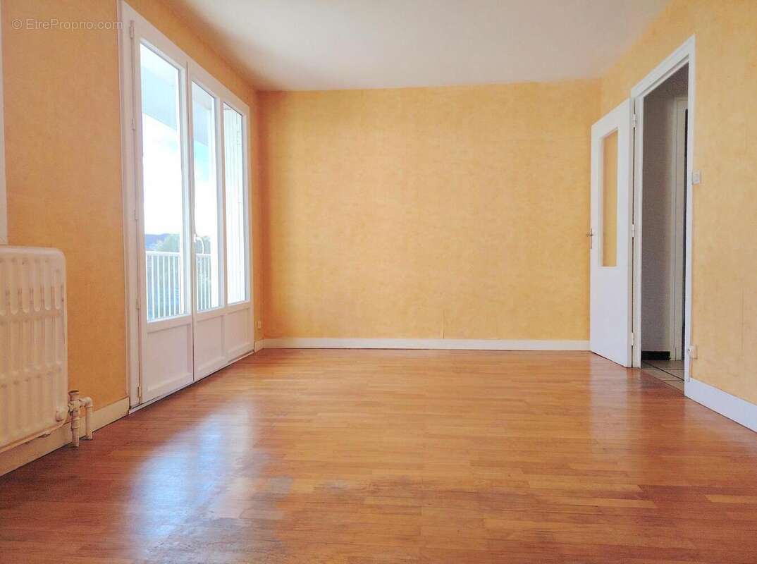   - Appartement à DECINES-CHARPIEU