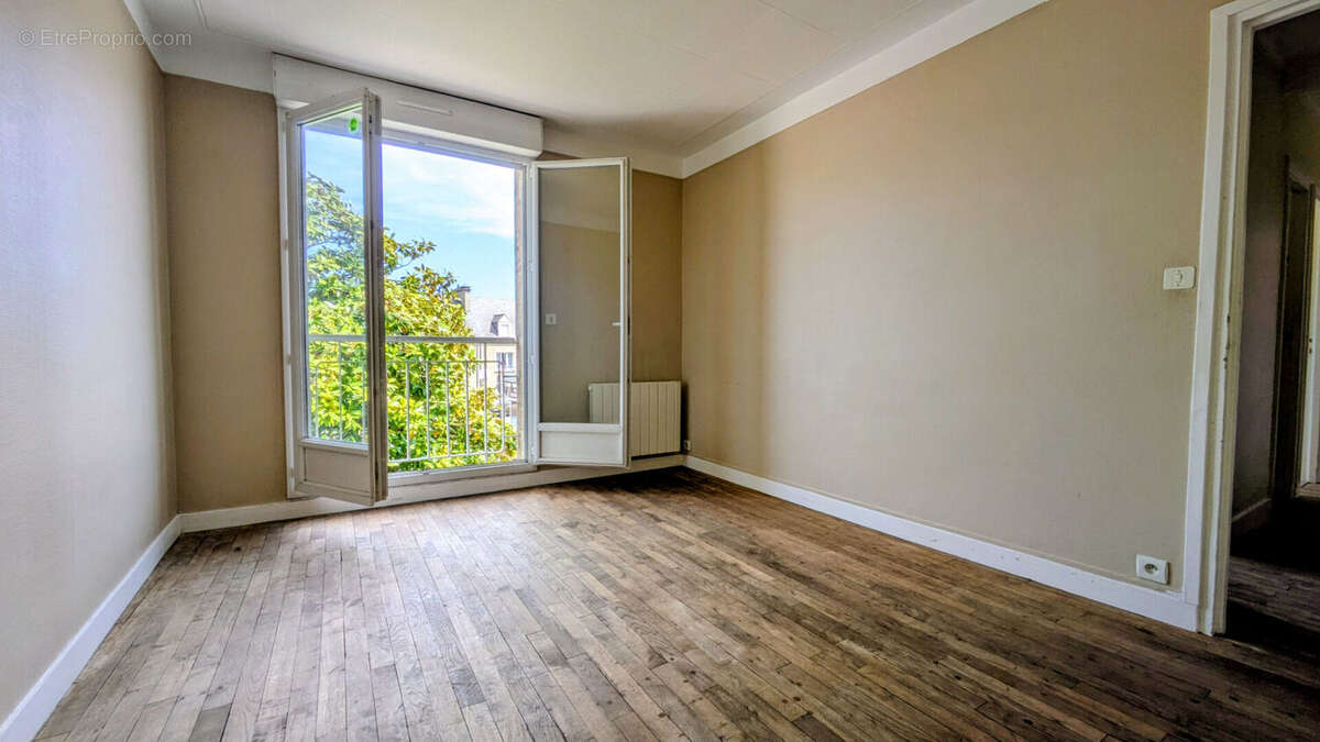 Maison + local commercial - photo 10