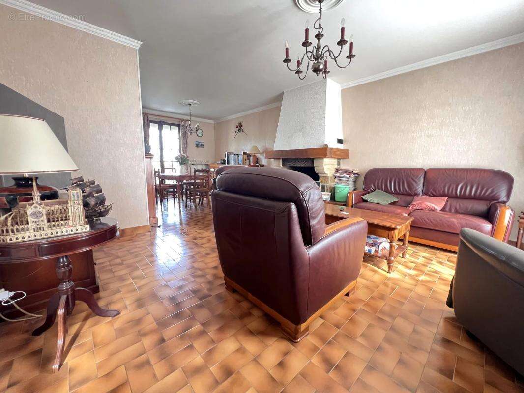 Maison à LES CLAYES-SOUS-BOIS