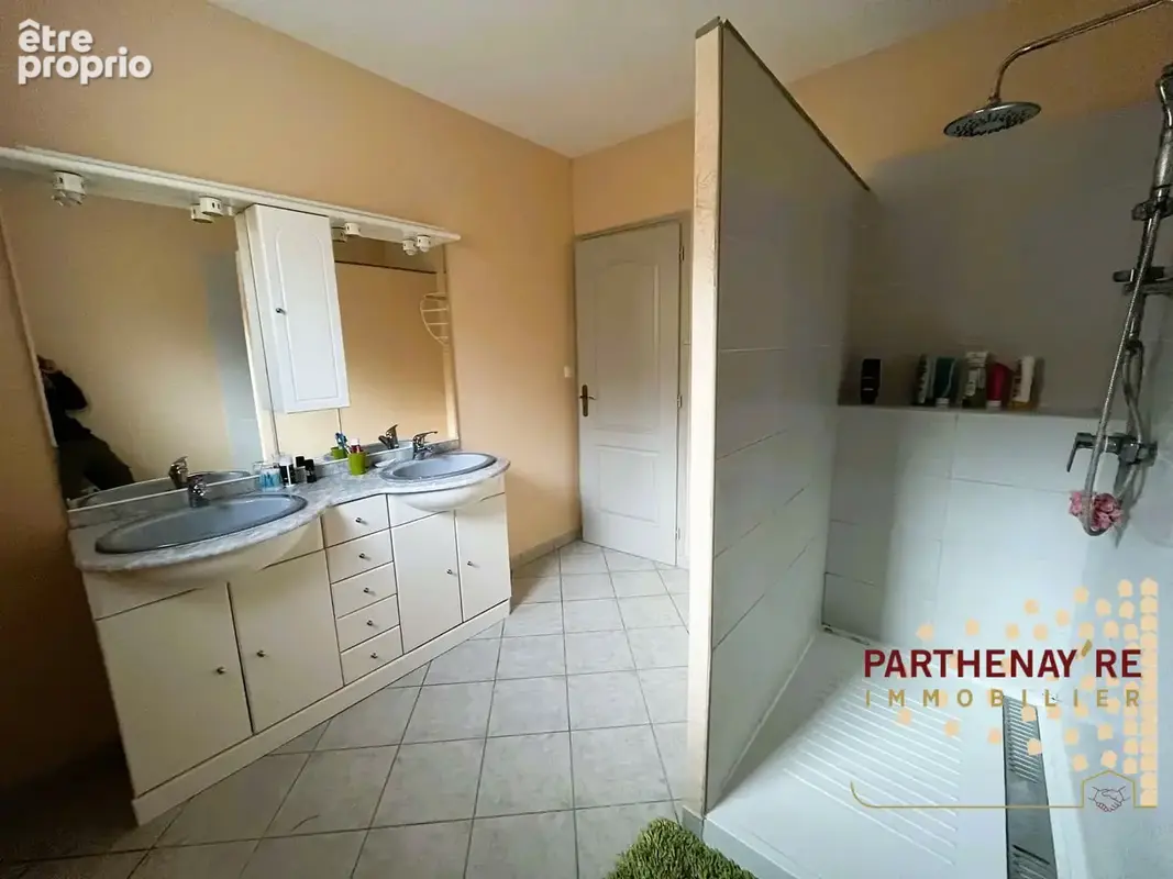 Maison 206 m² à La Ferriere-En-Parthenay  - photo 7