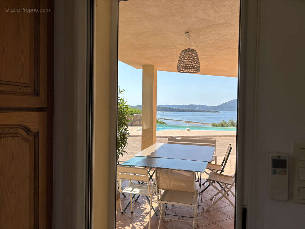 Villa de 176m2  sur 2 niveaux avec piscine et vue panoramique sur la mer et le golfe de Porto Vecchio - photo 11