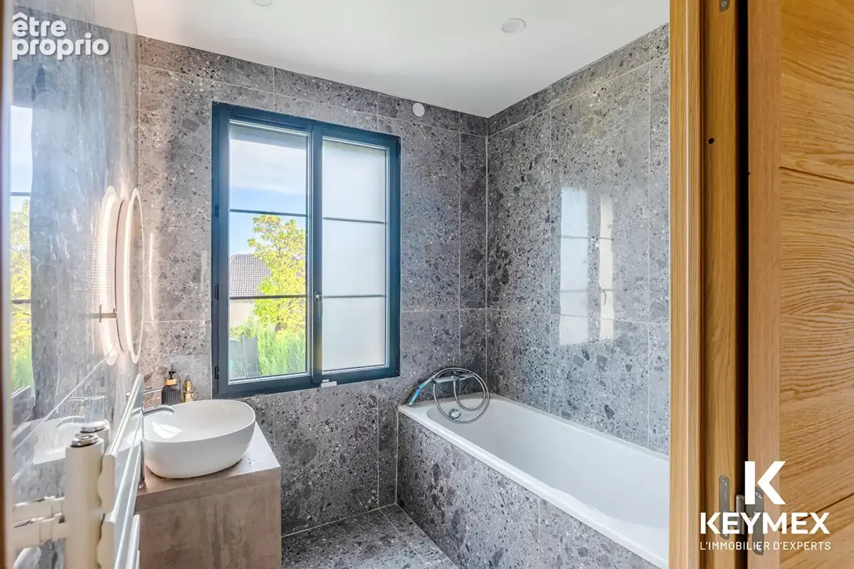 Jouy-le-moutier village maison 2022 ,162 m²,8 piéces,5/6 chambres jardin plat 450 m² - photo 10