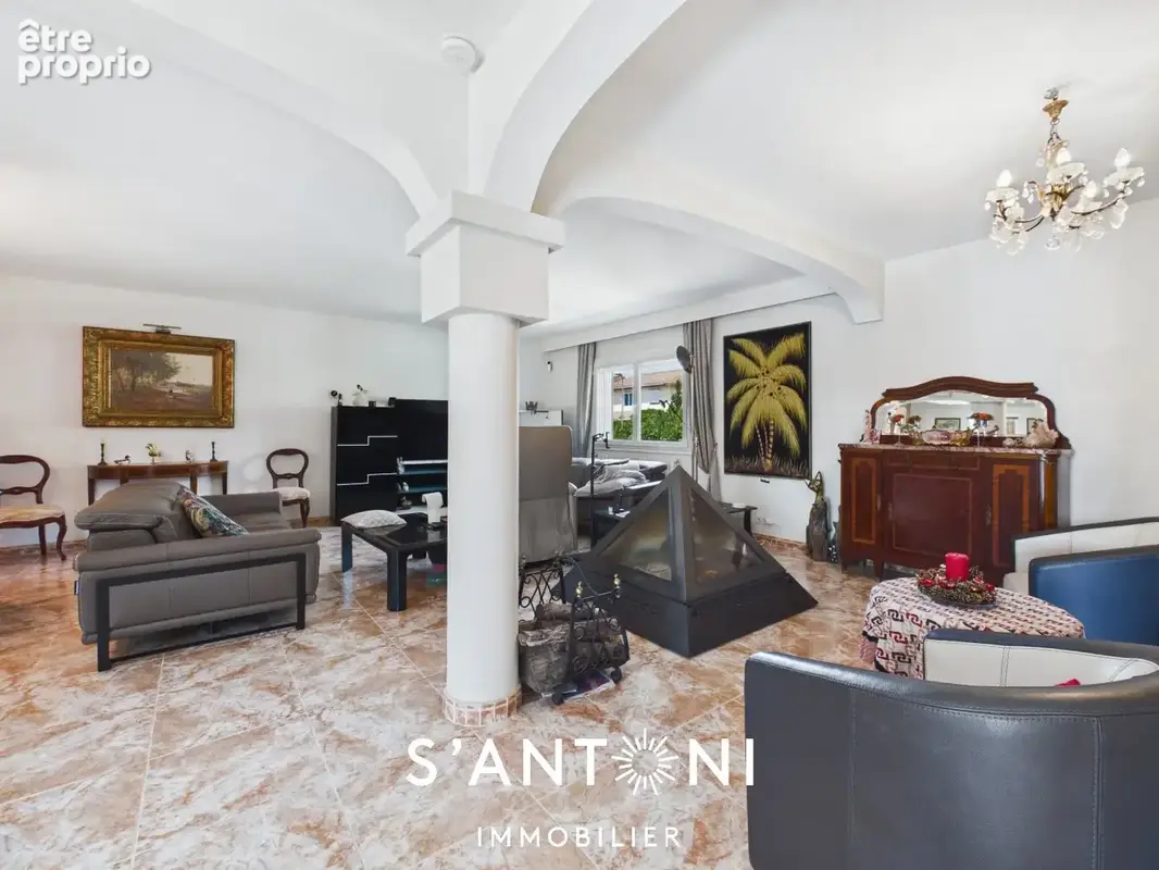 Sauvian  propriété de caractère de plus de 250 m² habitables  terrain de 970 m²  piscine, garage, atelier  dpe a/a - photo 7