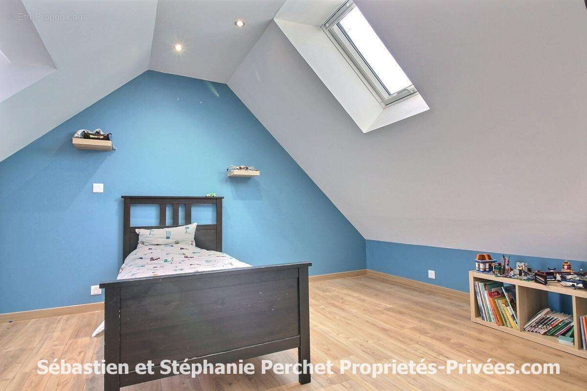 longère de charme en cours de rénovation -157 m² - 6 chambres -Terrain de 1 388 m² - Grand garage de 60 m² - Environnement calme - photo 13