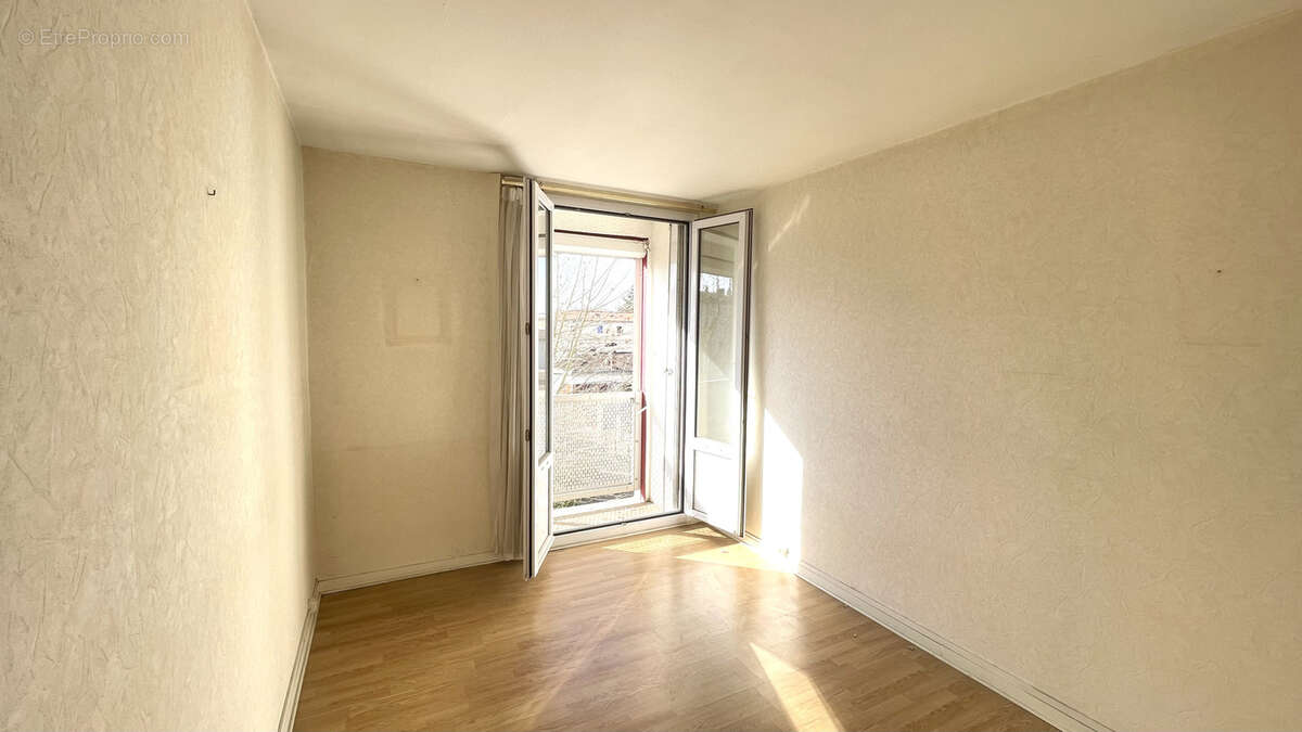 Opportunité! Appartement T4 3 chambres avec Cave secteur Edouard Vaillant / Chartrons - photo 6