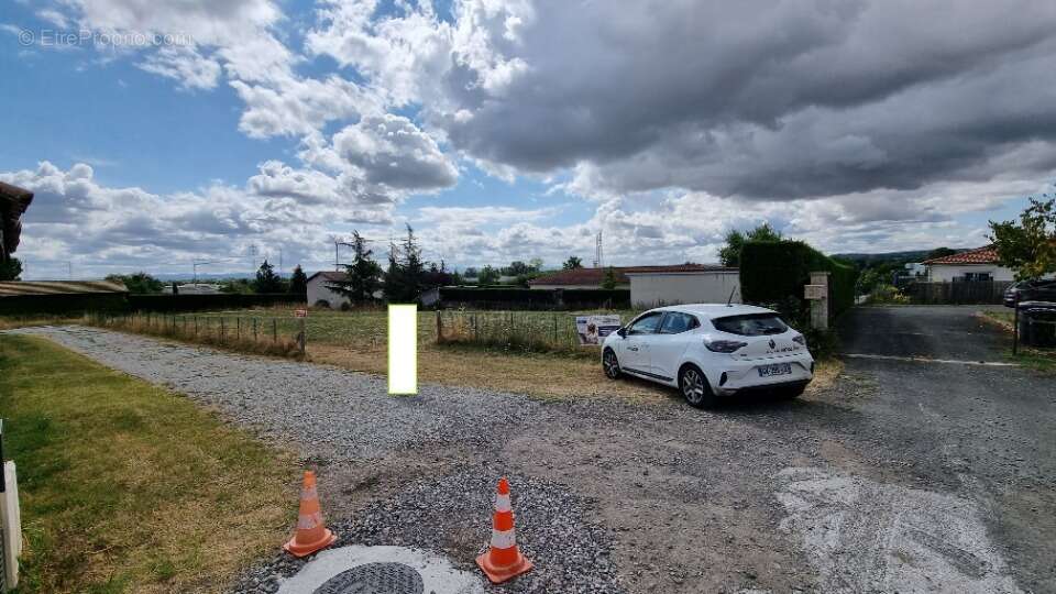 Terrain à MONTBRISON