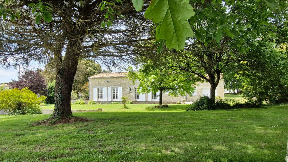 Maison à CHENAC-SAINT-SEURIN-D&#039;UZET
