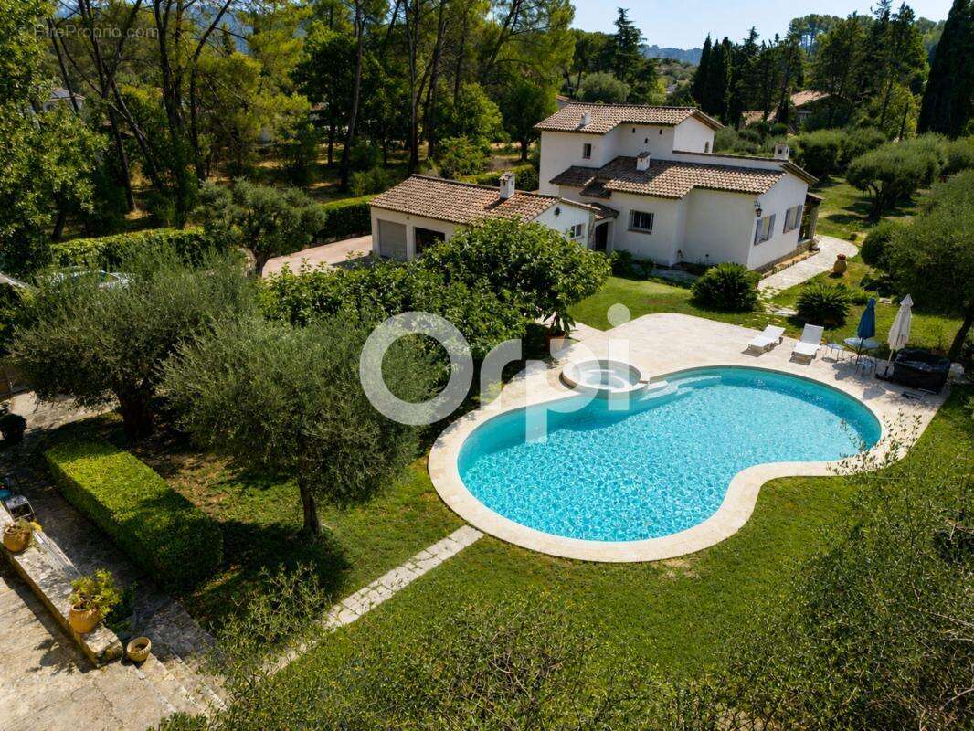 Double garage - hyper calme - grand terrain plat - piscine - pool house - photo 2