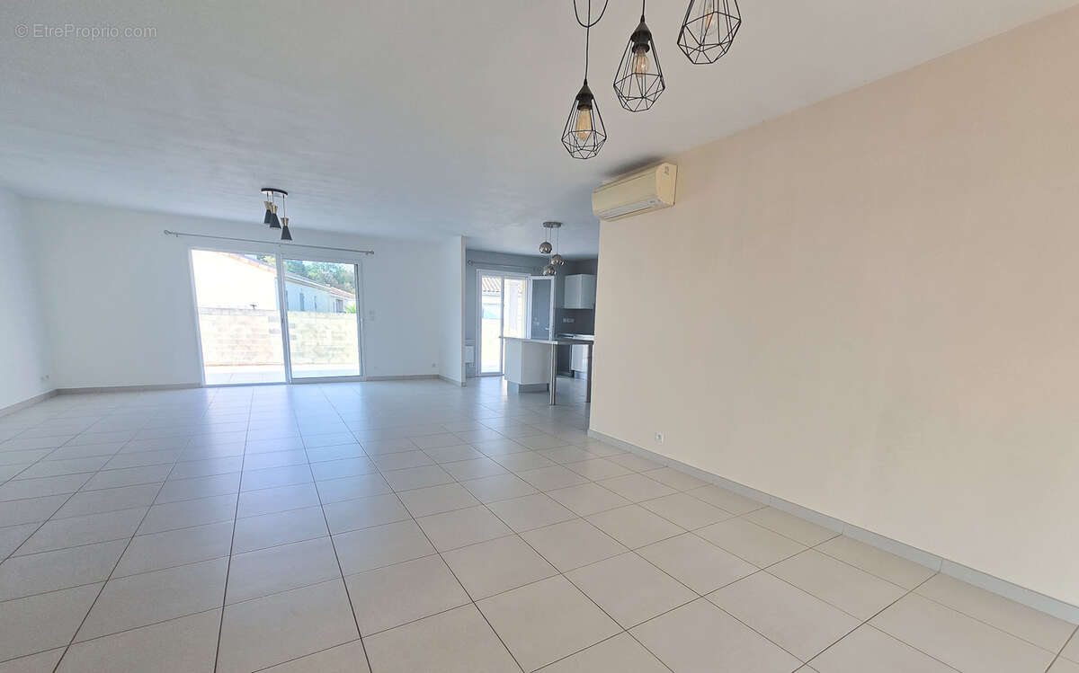 SOUAL, maison récente de 135 m2 avec un grand jardin - photo 8