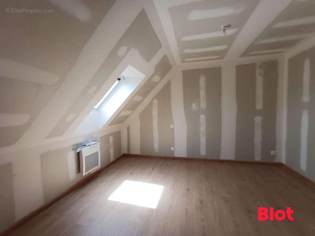 Maison à DOMAGNE