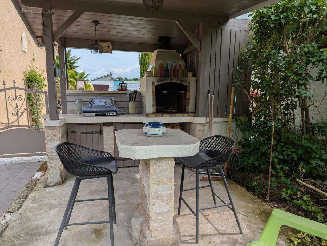 Maison à VEAUCHETTE