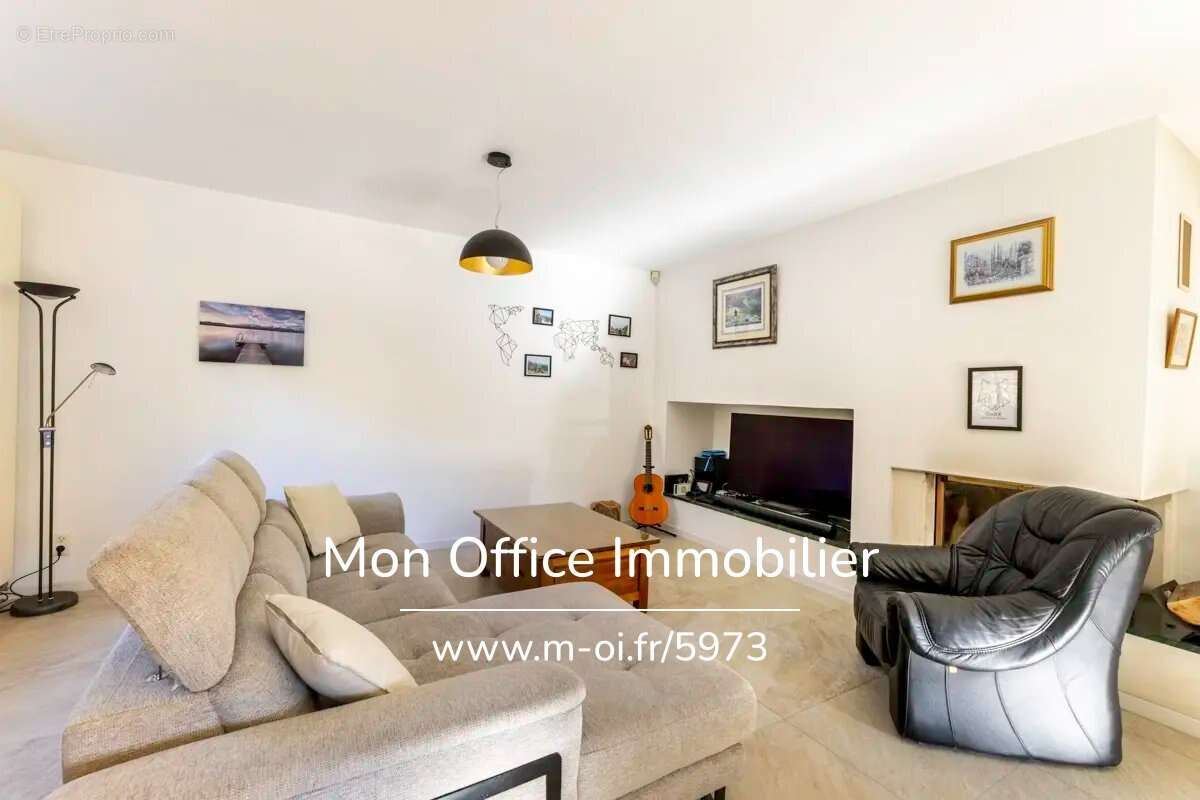 Maison à SIMIANE-COLLONGUE