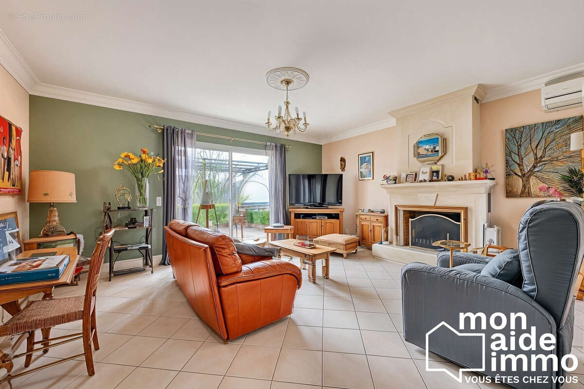 Maison 180 m² à Yvrac  - photo 6